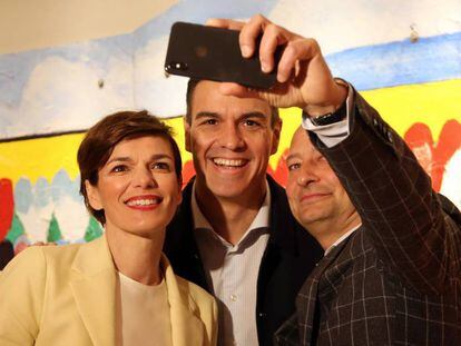 Pedro Sánchez se hace una foto con la líder de los socialdemócratas de Austria, Pamela Rendi-Wagner. En vídeo, declaraciones de Pedro Sánchez.