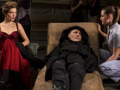 Léa Seydoux, Viggo Mortensen y Kristen Stewart, en 'Crímenes del futuro'.