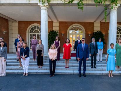 La primera reunión del Consejo de Ministros del nuevo Gobierno de Pedro Sánchez, en imágenes