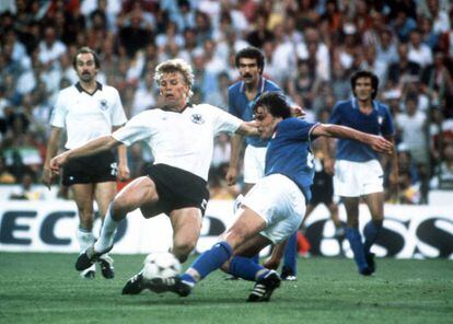 Tardelli y Bernd Förster, en primer plano; Stielike, Bergomi y Scirea, detrás, en la final del Mundial 82.