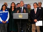 This handout photo released by the Colombian Presidency shows Colombia's President Ivan Duque (C) announcing a health emergency in Bogota on March 12, 2020. - Colombia ordered mandatory isolation for people arriving from China, Spain, France and Italy in an attempt to prevent the spread of the new coronavirus, which so far leaves nine people infected in the country. (Photo by Cesar CARRION / PRESIDENCIA DE COLOMBIA / AFP) / RESTRICTED TO EDITORIAL USE - MANDATORY CREDIT "AFP PHOTO / PRESIDENCIA DE COLOMBIA / CESAR CARRION" - NO MARKETING - NO ADVERTISING CAMPAIGNS - DISTRIBUTED AS A SERVICE TO CLIENTS