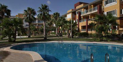 Casas con piscina en FuenteAlamo (Murcia) de una y dos habitaciones. Hasta 58.600 euros. Sareb-Altamira.