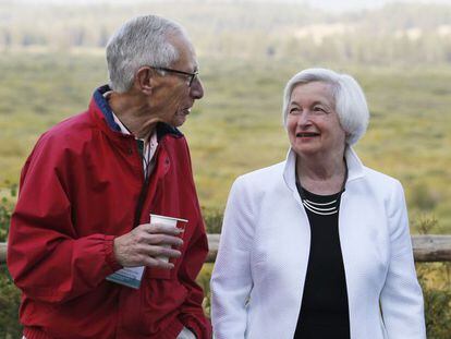 La presidenta de la Fed, Janet Yellen, con el vicepresidente Stanley Fischer, en el cónclave anual de banqueros centrales en Jackson Hole, en las montañas de Wyoming.