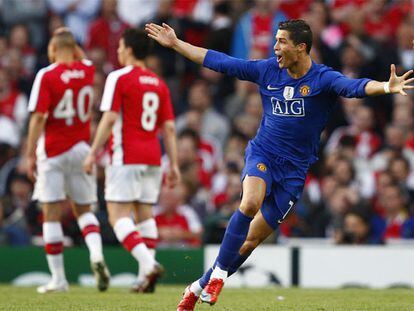 Cristiano Ronaldo, eufórico tras conseguir el tercer gol del Manchester United, el segundo de los suyos.