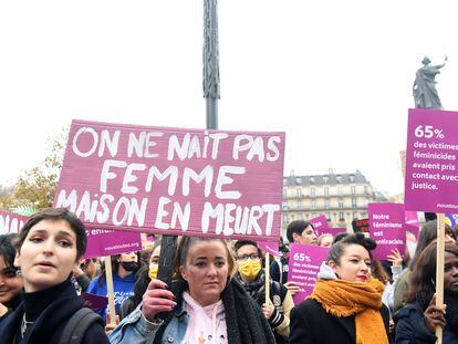 Manifestantes en la protesta contra la violencia machista en la marcha de París este sábado