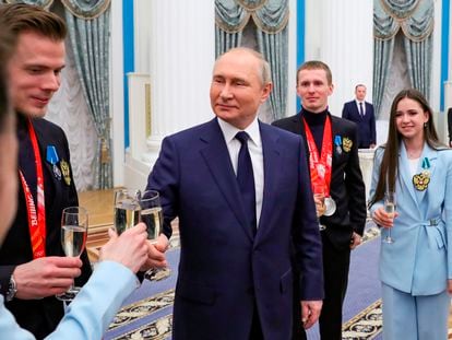 Vladímir Putin recibe, este martes, al comité de medallistas olímpicos de los Juegos de Invierno celebrados en febrero en Pekín.