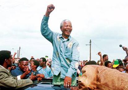 Nelson Mandela (gato), recibido como un héroe en Durban días antes de que, el 10 de mayo de 1994, se convirtiera en el primer presidente negro de Sudáfrica.