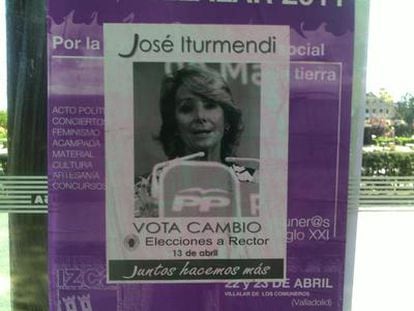 Cartel que relaciona al candidato a rector Iturmendi con la presidenta de la Comunidad.