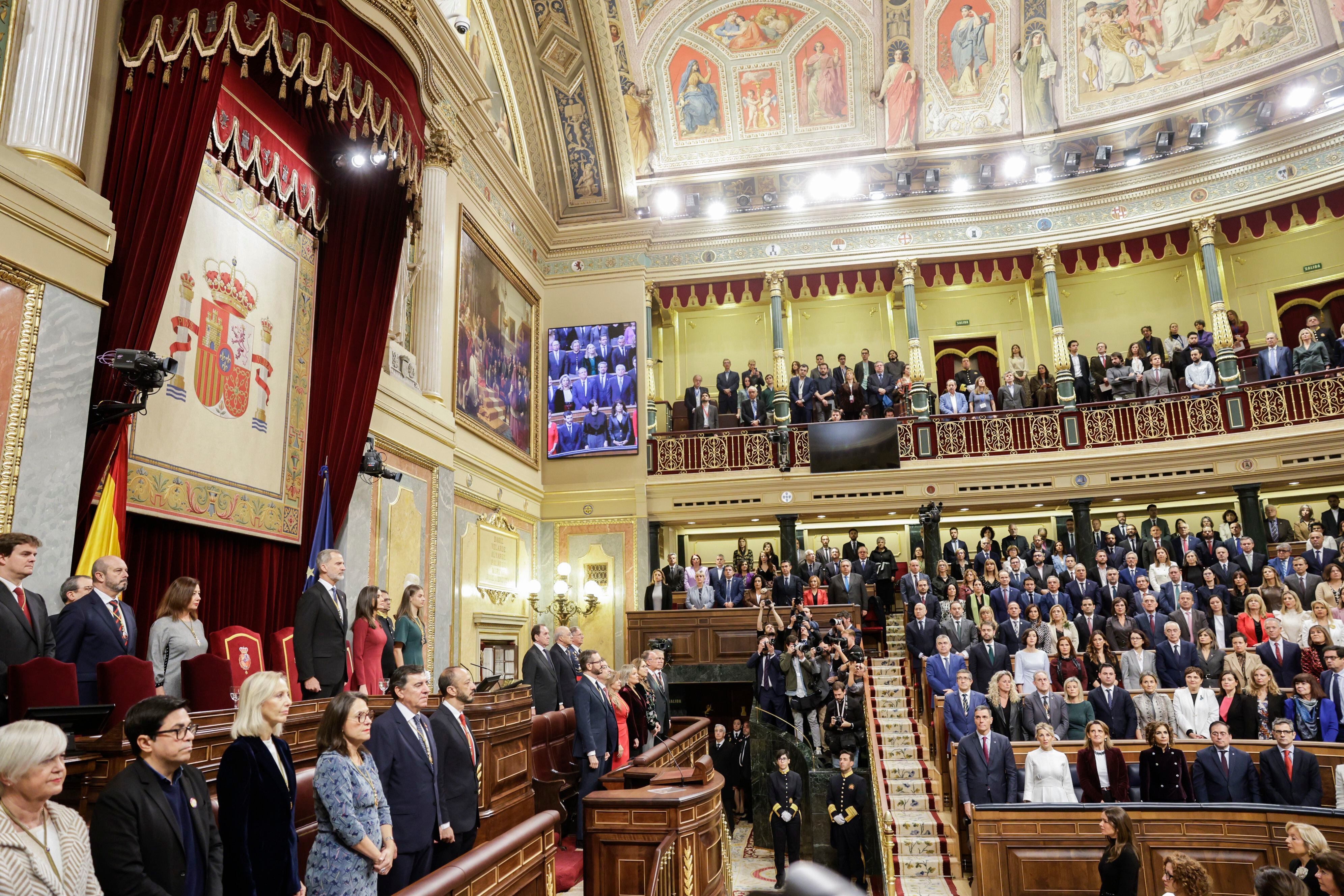 Vista general del hemiciclo, que acoge a senadores y diputados en la sesión de Apertura de la XV Legislatura. 