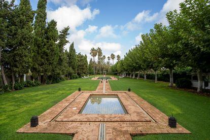 The gardens and ponds of the El Cortijo de Los Mimbrales hotel. 