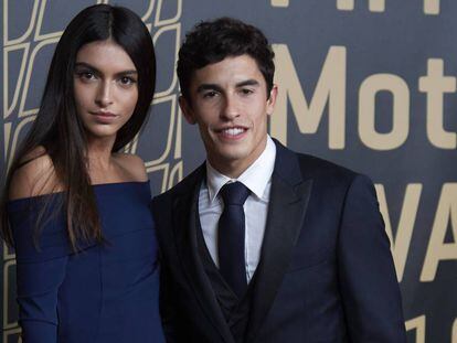 Lucía Rivera y Marc Márquz en el Gran Premio de la Comunidad Valenciana de MotoGP, en Valencia, el domingo.