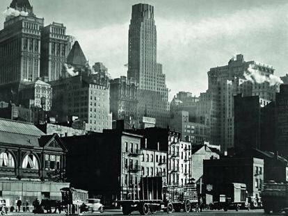 'West Street' (1932), una de las fotografías que tomó Abbott de Nueva York.