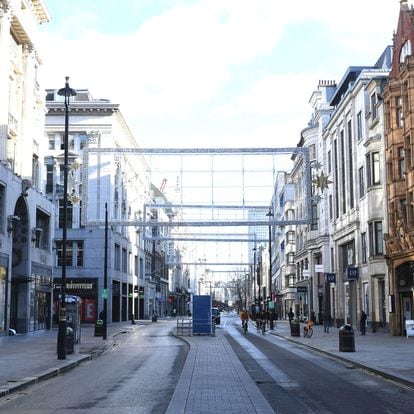 20 December 2020, England, London: Oxford Street is almost deserted 
after British Prime Minister Boris Johnson introduced Tier 4 restrictions for London and eastern and south-east England, as scientists warned of a rapid spread of the new variant coronavirus. Photo: Stefan Rousseau/Press Association/dpa
Stefan Rousseau/Press Associatio / DPA
20/12/2020 ONLY FOR USE IN SPAIN