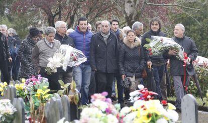 Arriola (en el centro), junto a otros asistentes al homenaje a Froilán Elespe.