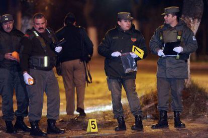 Agentes de la Gendarmería afuera del estadio de San Lorenzo.