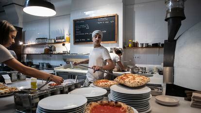 La cocina de la pizzería Sartoria Panatieri de la calle Provenza de Barcelona.