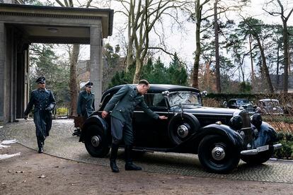 La entrada de la villa de Wannsee en una imagen del filme de 2022 'La conferencia'.