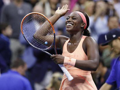 Sloane Stephens festeja tras vencer a Venus Williams en el US Open.