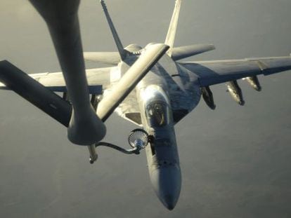 Avi&oacute;n de combate F-18E Super Hornets de la Marina estadounidense. 