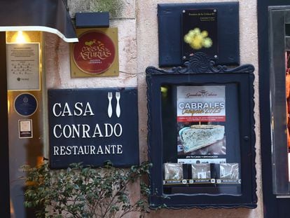 Un mítico restaurante asturiano con sus dos tenedores en el cartel
