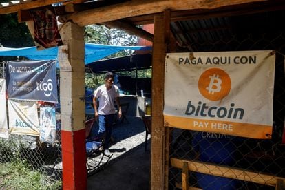 Un pequeño restaurante en la playa de El Zonte, en Chiltiupan (El Salvador), que acepta bitcoins en una foto del 8 de junio.