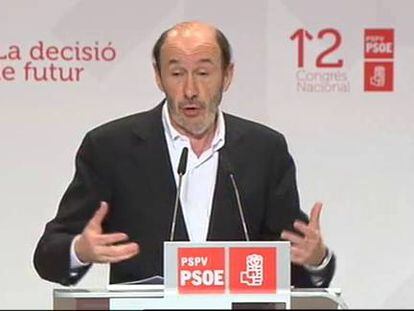 Rubalcaba: "En 100 días, los españoles no han visto una sola verdad en Rajoy"