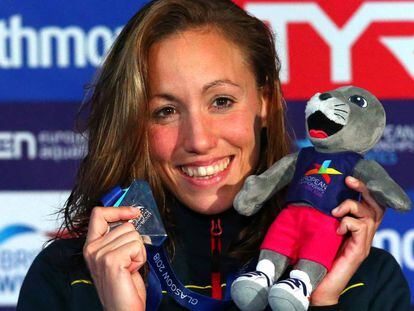 Jessica Vall, con la medalla de plata de los 200 braza.