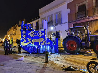 Una mujer ha fallecido este jueves al ser arrolladas por el tractor de una cabalgata de Reyes Magos en la localidad sevillana de Marchena