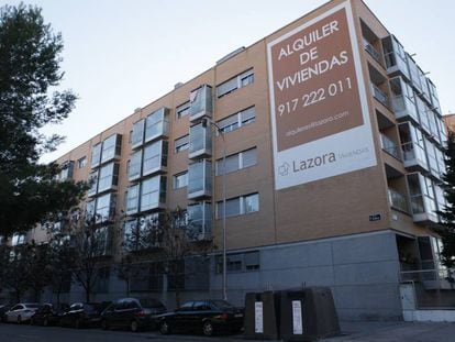 Edificio de pisos de alquiler en el barrio de Villaverde Bajo (Madrid).