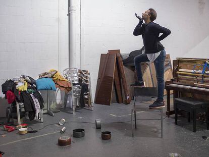 Israel Galván, el miércoles en su estudio de Sevilla durante un ensayo de 'El amor brujo'.