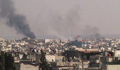 Columnas de humo en la ciudad de Homs.