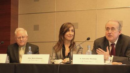 Yolanda Gómez (Apie), José Ramón Pin (IESE), Núria Vilanova (Inforpress) y Salvador Montejo (Emisores Españoles, durante la presentación del informe sobre las juntas de accionistas del Ibex.