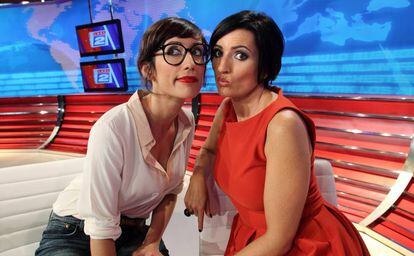 Las actrices Ana Morgade y, a la derecha, Silvia Abril, que compartieron el programa 'Las noticias de las 2'.