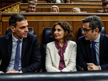 Pedro Sánchez, María Jesús Montero y Félix Bolaños, el pasado martes en el Congreso.