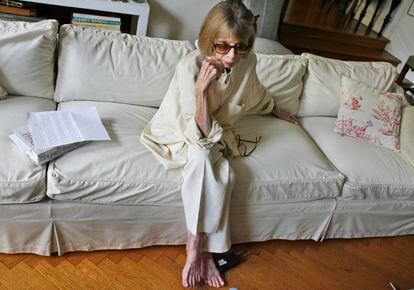 La escritora Joan Didion, en su apartamento de Nueva York, en 2007.