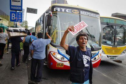 Un autob&uacute;s en Lima.