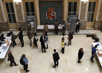 Colegio electoral en la sede del Ministerio de Educación en Madrid en las elecciones del 28-A.