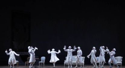 Los ocho criados, coprotagonistas a la vez que espectadores en la undécima escena de 'Capriccio'.