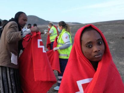 Desembarco de una patera en el municipio de Pájara, al sur de la isla de Fuerteventura, el pasado día 26.