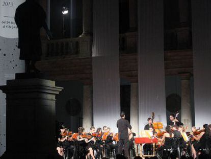 La Ochestra Filharm&ograve;nica de la Universitat de Val&egrave;ncia en una actuaci&oacute; de Serenates.