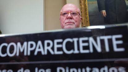 El comisario jubilado José Manuel Villarejo comparece durante una comisión de Investigación en el Congreso de los Diputados, el 10 de mayo.