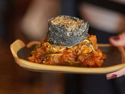 Crujiente de falsa morcilla, una tapa de Los Galayos dentro del apartado 'Degustatapas'.