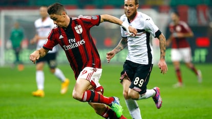 Fernando Torres, con la camiseta del Milan, en un partido de la Serie A contra el Palermo.