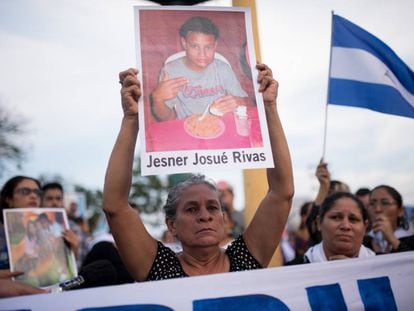 Una madre reclama justicia para su hijo en Nicaragua.