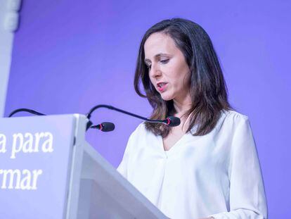 La secretaria general de Podemos y ministra de Derechos Sociales, Ione Belarra, durante una rueda de prensa celebrada en la sede del partido en Madrid, este lunes.