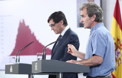 El ministro de Sanidad, Salvador Illa, y el director del CCAES, Fernando Simón, explican los datos epidemiológicos el 19 de junio de 2020.