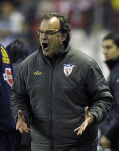 Bielsa, durante el partido contra el Atlético.