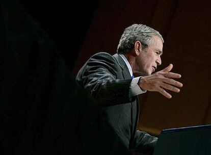 George W. Bush pronuncia un discurso ayer en Washington.
