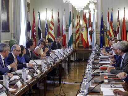Reuni&oacute;n del comit&eacute; preparatorio, de impulso y de seguimiento de la Conferencia de Presidentes el mes pasado en Madrid. 