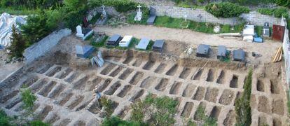 Exhumación en las inmediaciones del penal de Valdenoceda ( Burgos) . donde fallecieron 18 represaliados durante el régimen franquista.
